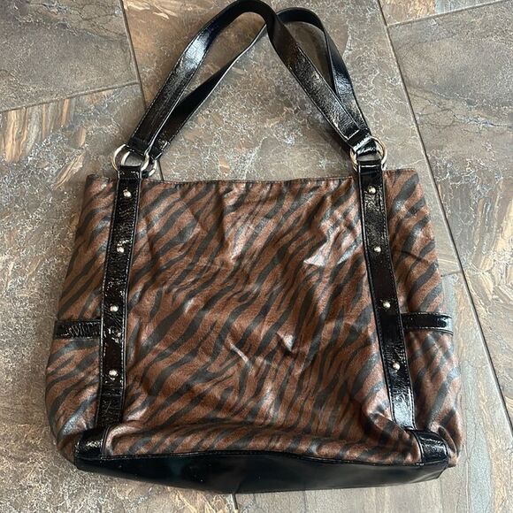 Sag Harbor Brown & Black Tiger Print Shoulder Bag - Picture 1 of 16